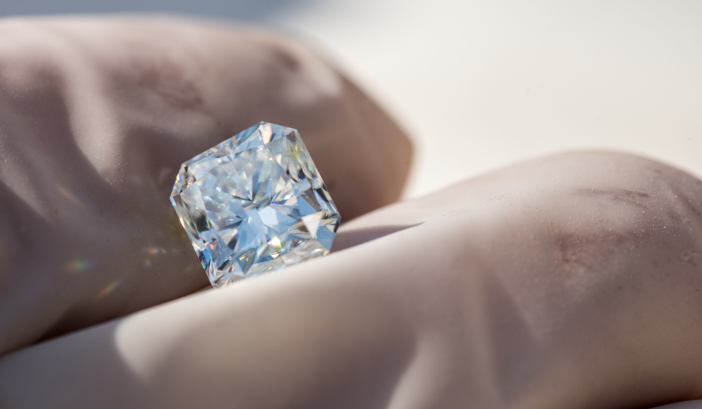 what is the most expensive diamond color