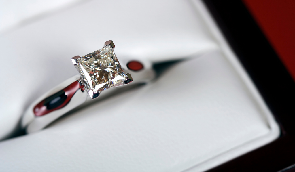 princess cut modern diamond ring
